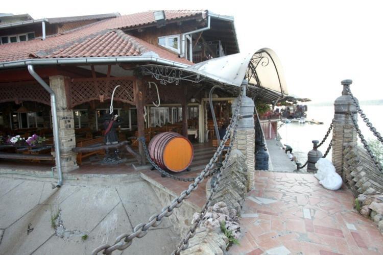 Hotel Dunav Sremski Karlovci Exterior foto